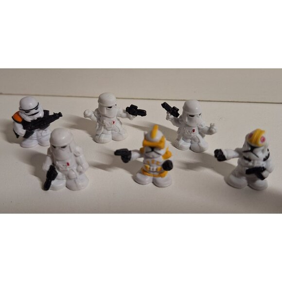 22 Star Wars Micro Force Squinkies Lot With AT-AT & Spaceship & Accessories - Picture 8 of 9